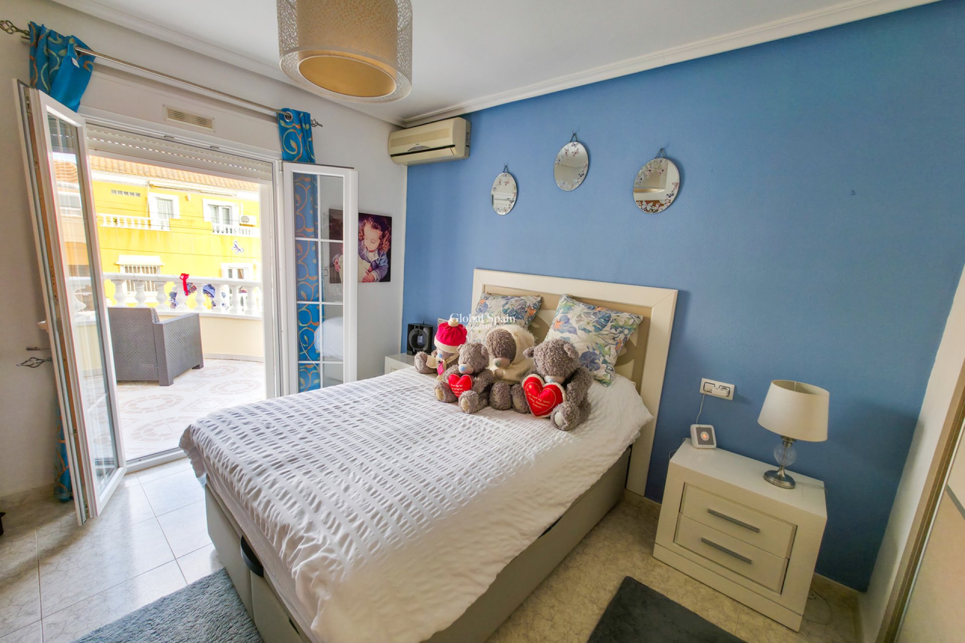 Resale - VILLA -
VILLAMARTÍN - Costa Blanca