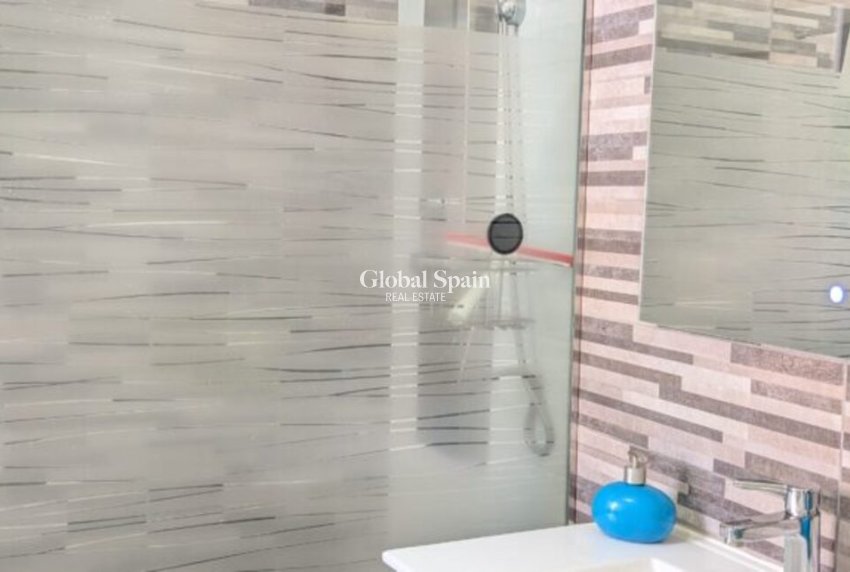 Resale - VILLA -
VILLAMARTÍN - Costa Blanca