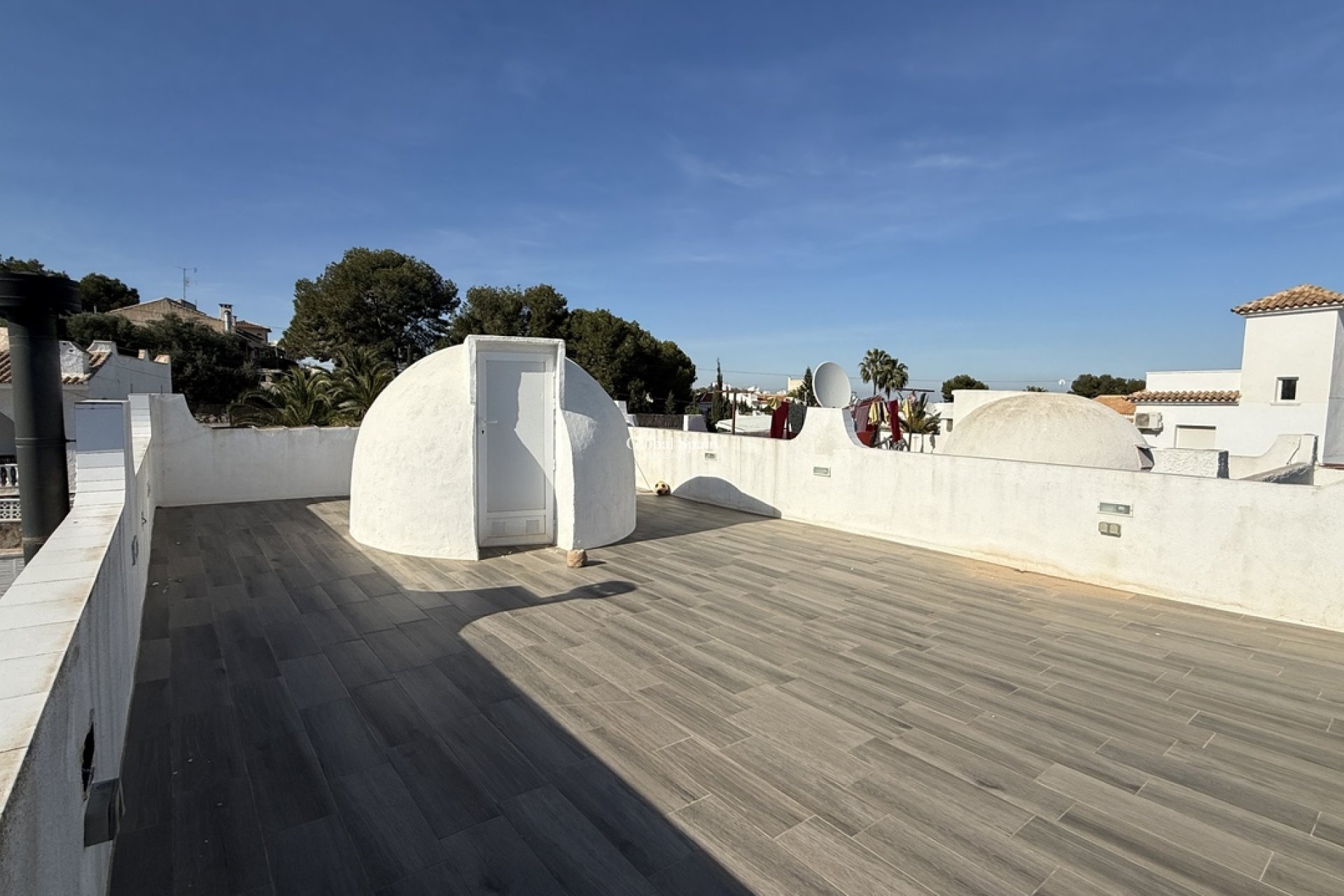 Resale - VILLA -
VILLAMARTÍN - Costa Blanca