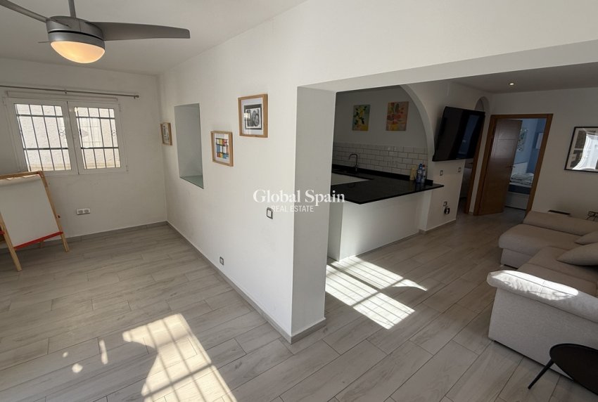 Resale - VILLA -
VILLAMARTÍN - Costa Blanca