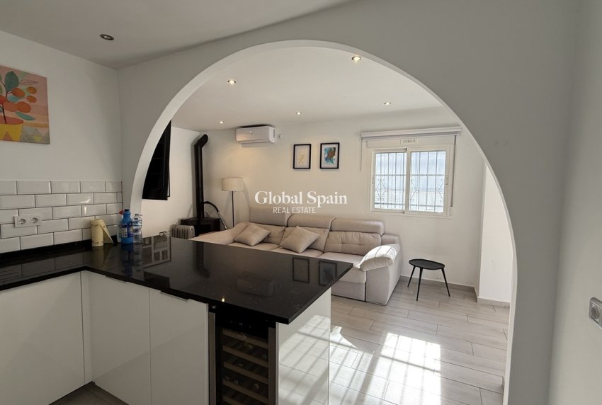 Resale - VILLA -
VILLAMARTÍN - Costa Blanca