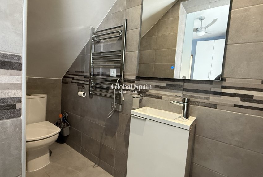 Resale - VILLA -
VILLAMARTÍN - Costa Blanca