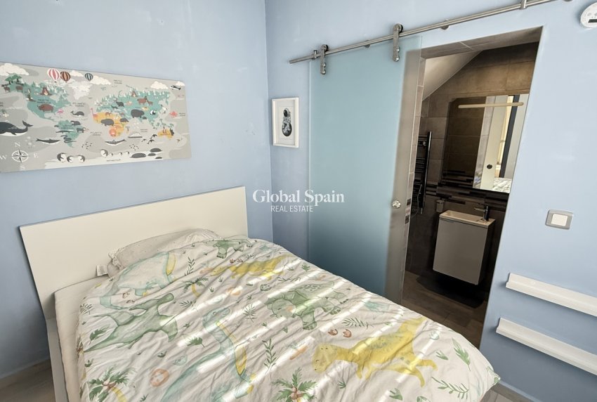 Resale - VILLA -
VILLAMARTÍN - Costa Blanca