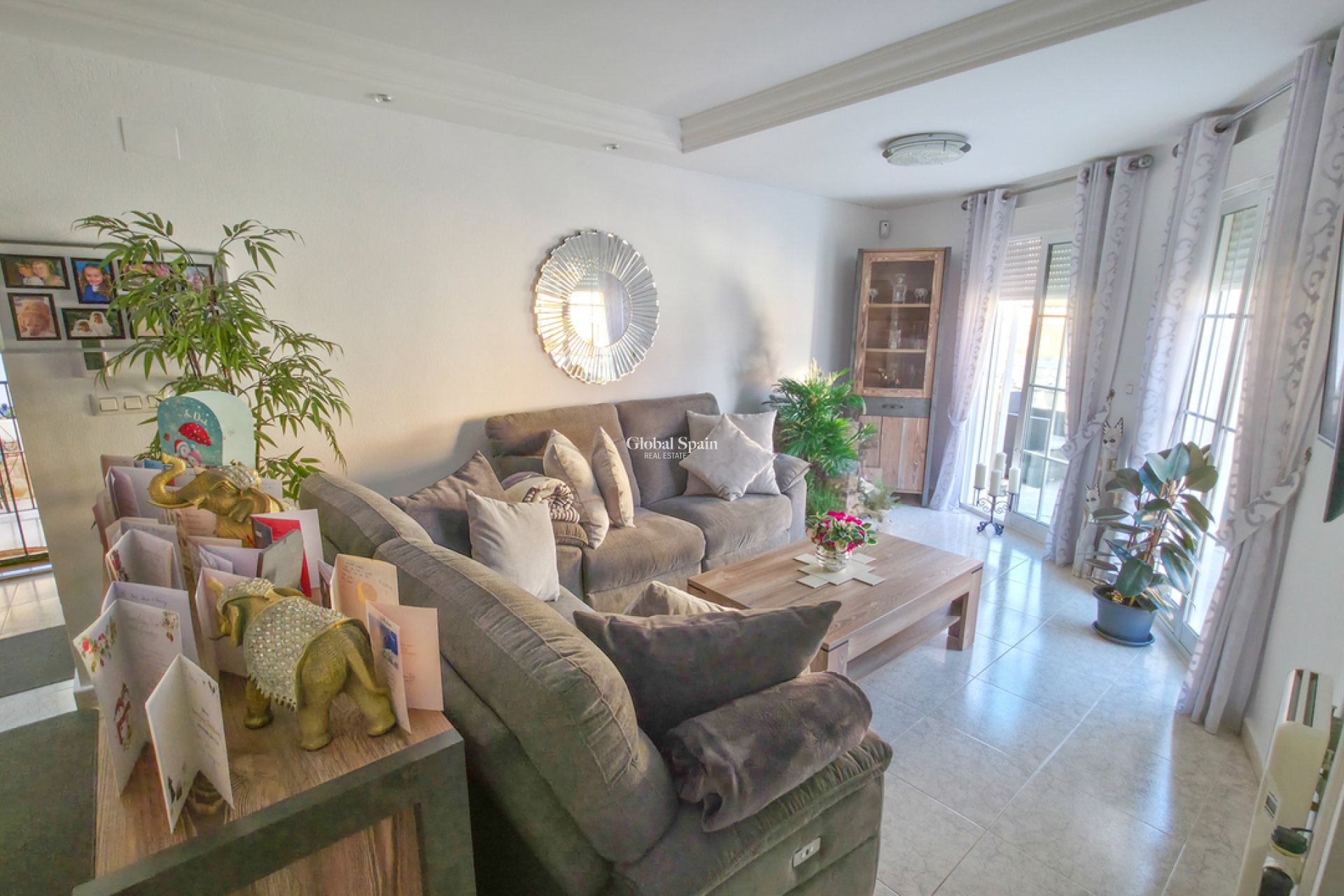 Resale - VILLA -
VILLAMARTÍN - Costa Blanca