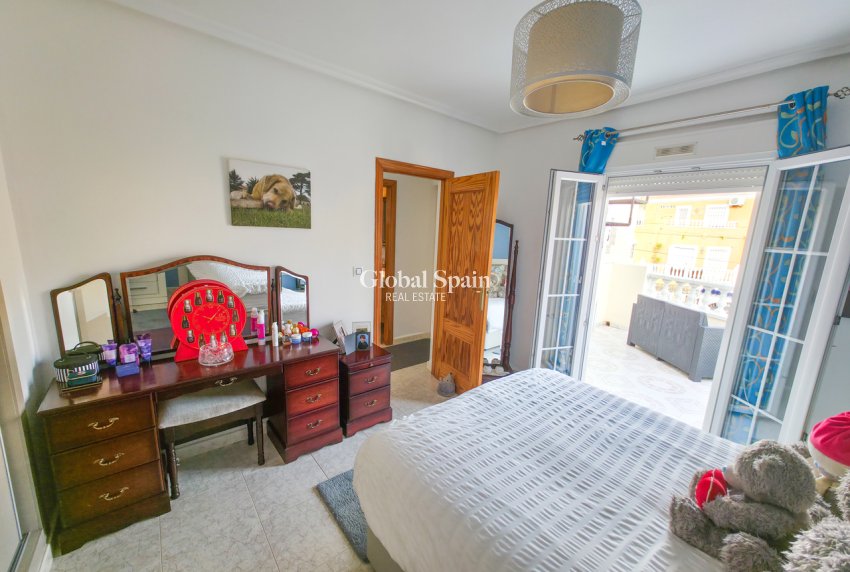 Resale - VILLA -
VILLAMARTÍN - Costa Blanca