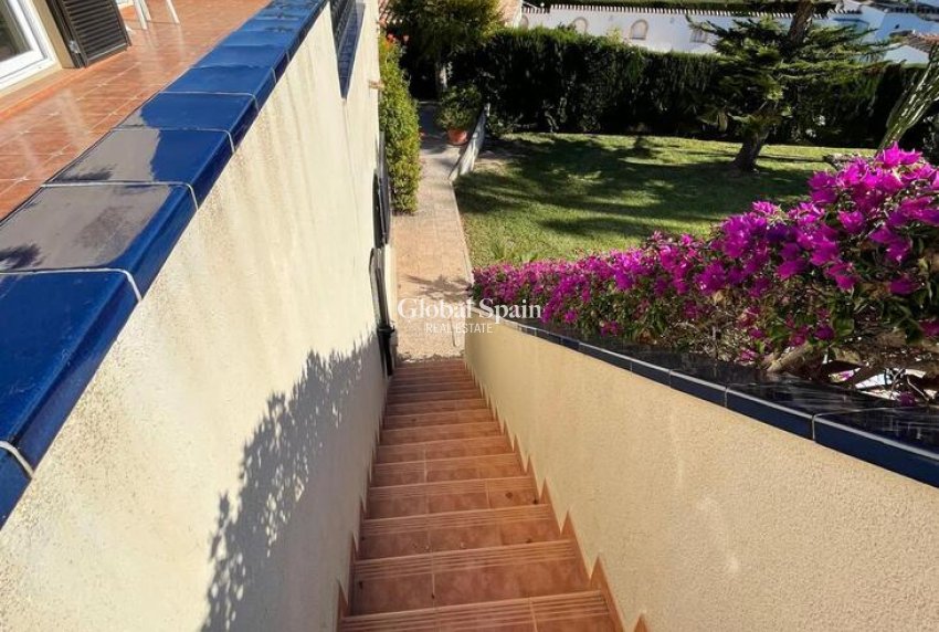 Resale - VILLA -
VILLAMARTÍN - Costa Blanca