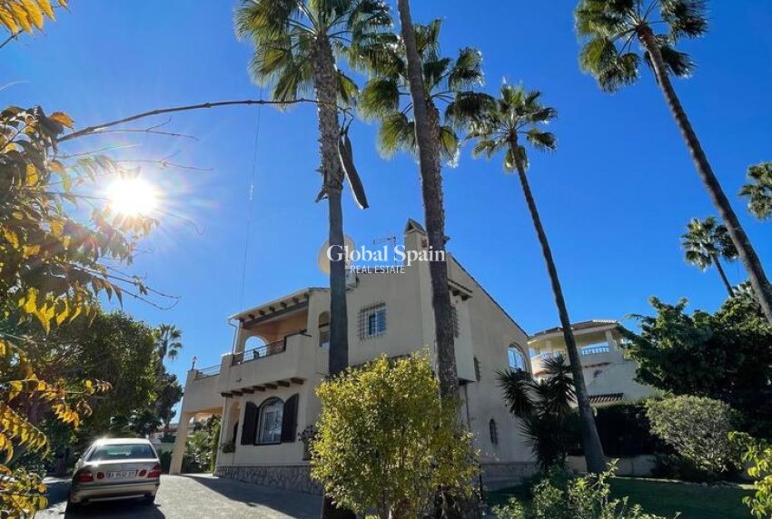 Resale - VILLA -
VILLAMARTÍN - Costa Blanca