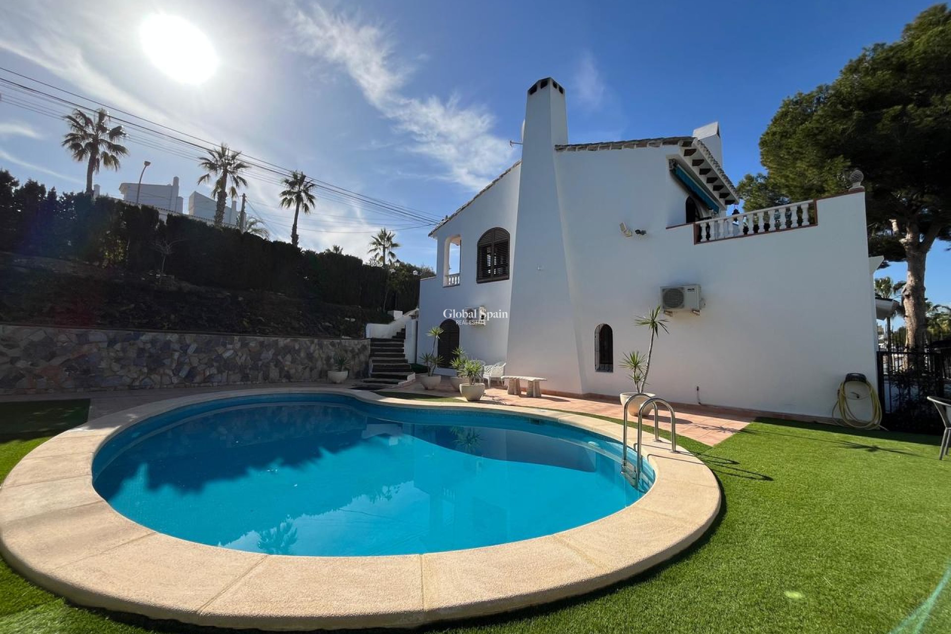 Resale - VILLA -
VILLAMARTÍN - Costa Blanca
