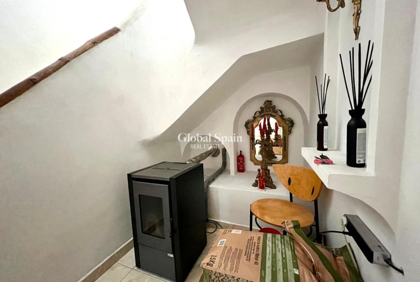 Resale - VILLA -
VILLAMARTÍN - Costa Blanca