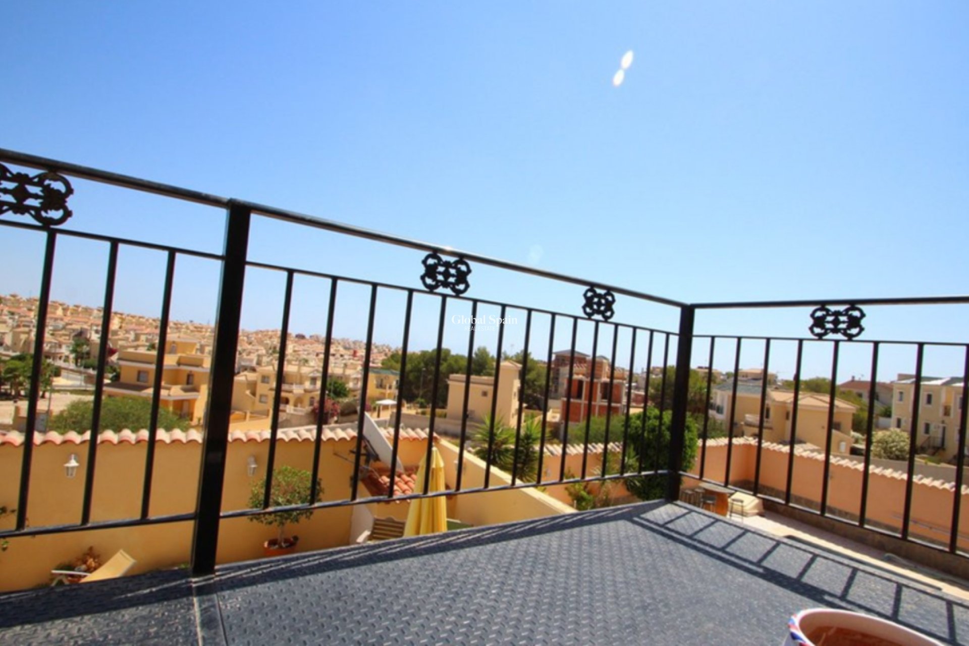 Resale - VILLA -
VILLAMARTÍN - Costa Blanca