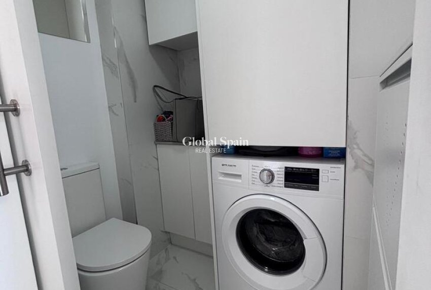 Resale - VILLA -
VILLAMARTÍN - Costa Blanca