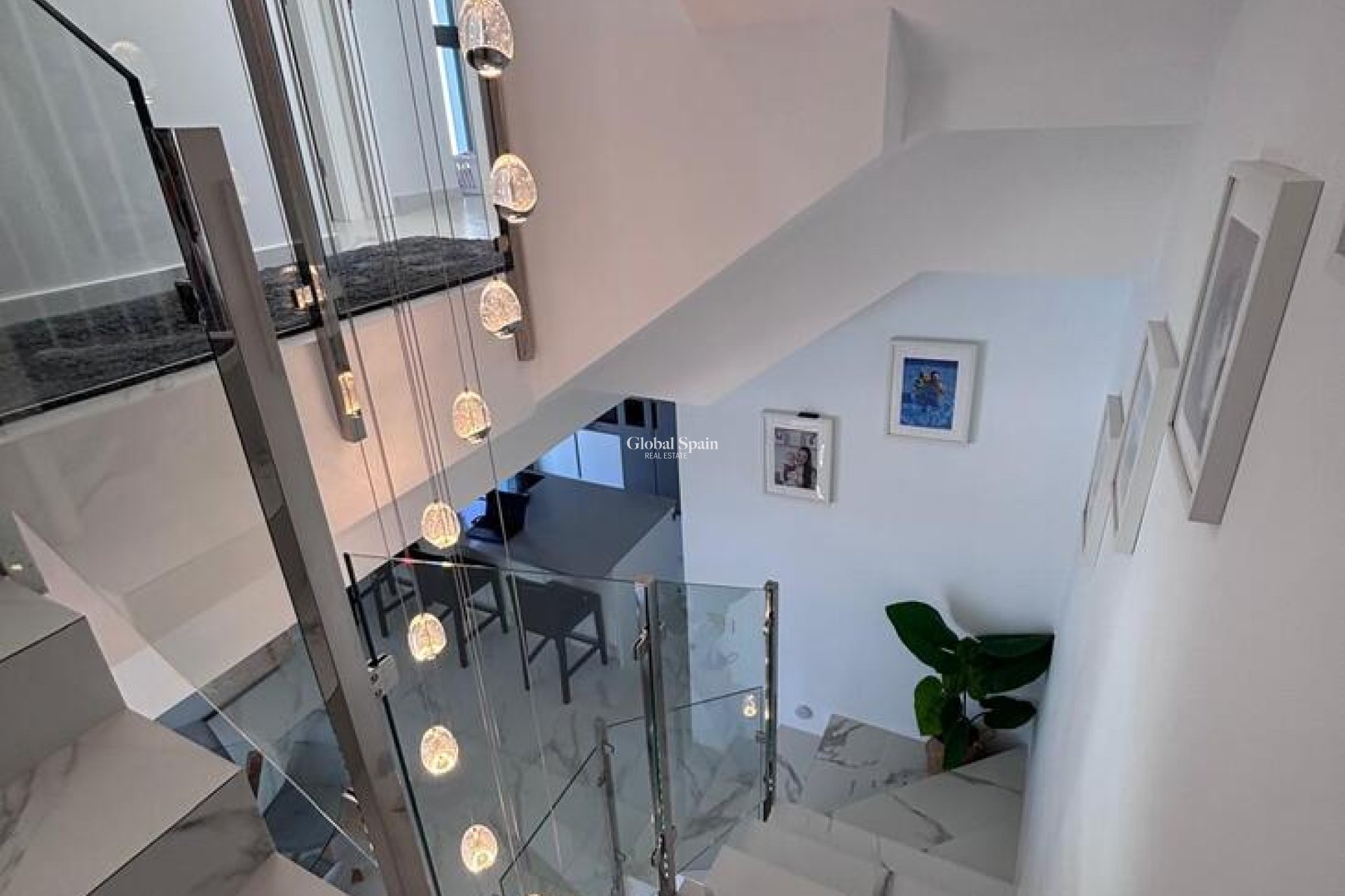 Resale - VILLA -
VILLAMARTÍN - Costa Blanca