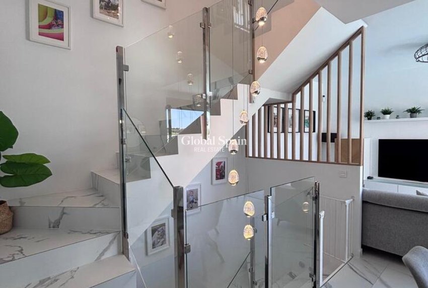 Resale - VILLA -
VILLAMARTÍN - Costa Blanca