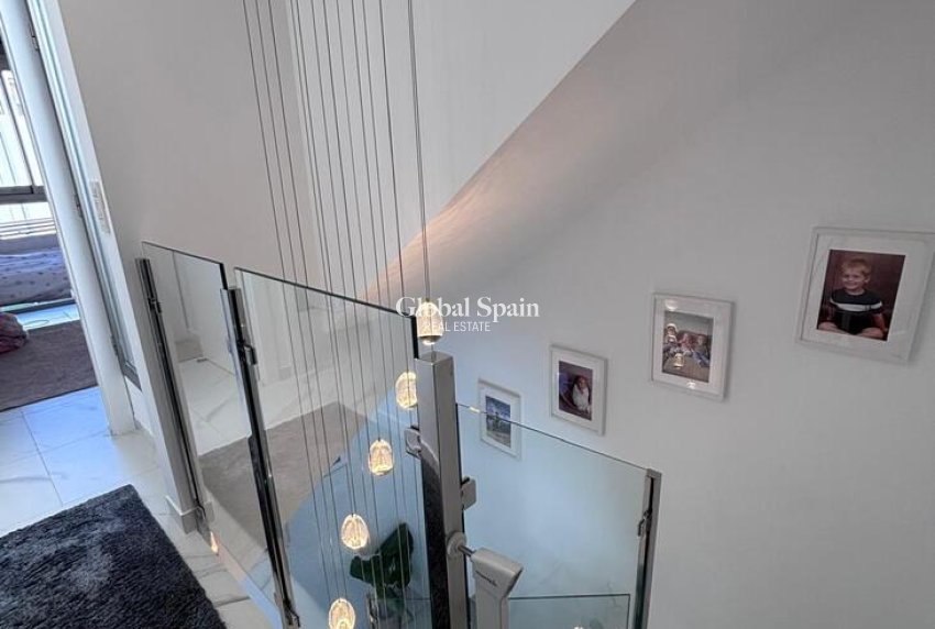 Resale - VILLA -
VILLAMARTÍN - Costa Blanca