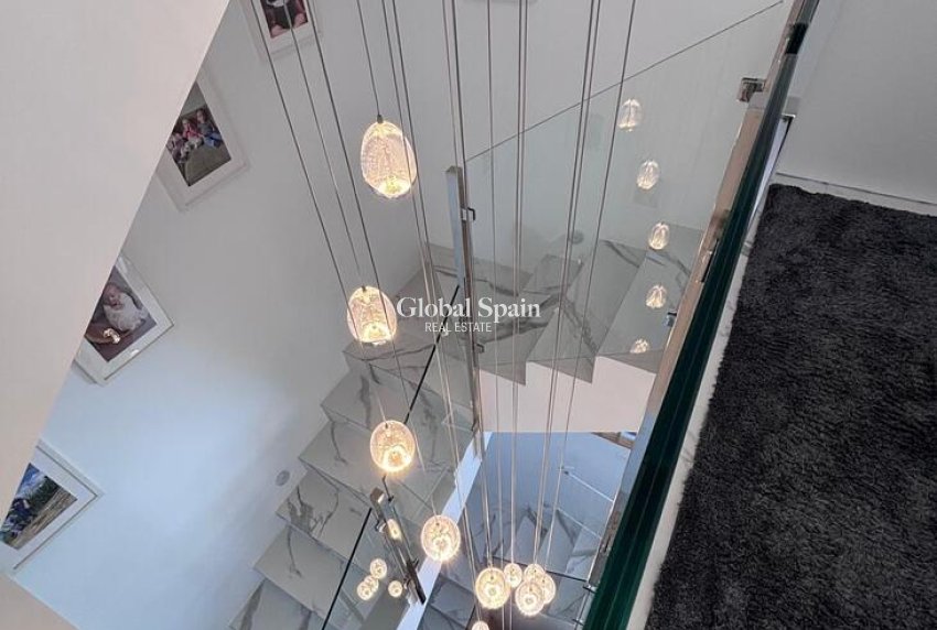 Resale - VILLA -
VILLAMARTÍN - Costa Blanca