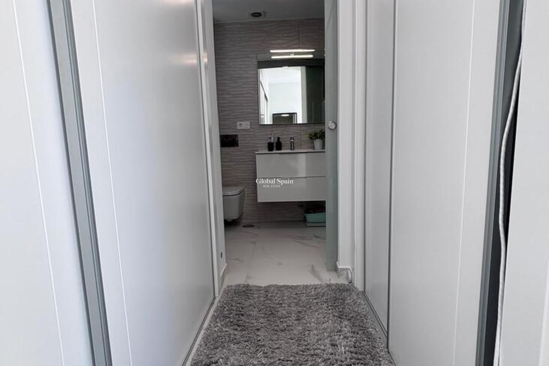 Resale - VILLA -
VILLAMARTÍN - Costa Blanca