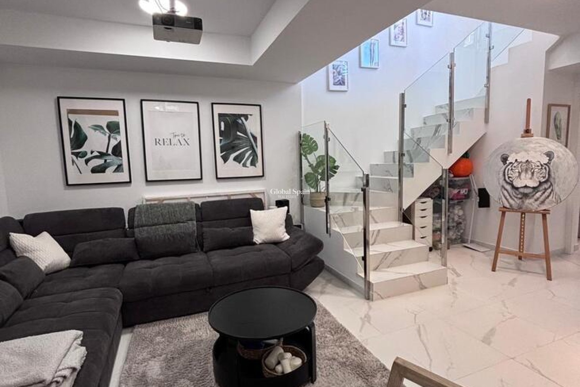 Resale - VILLA -
VILLAMARTÍN - Costa Blanca