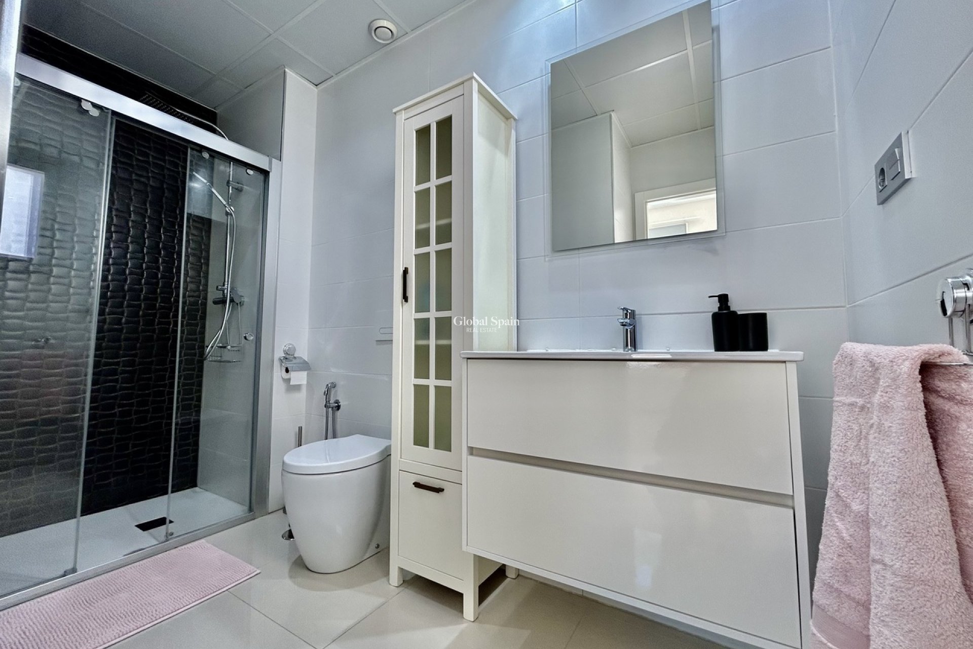 Resale - VILLA -
VILLAMARTÍN - Costa Blanca