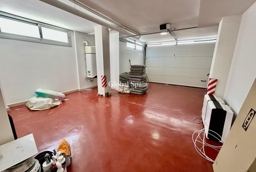 Resale - VILLA -
VILLAMARTÍN - Costa Blanca