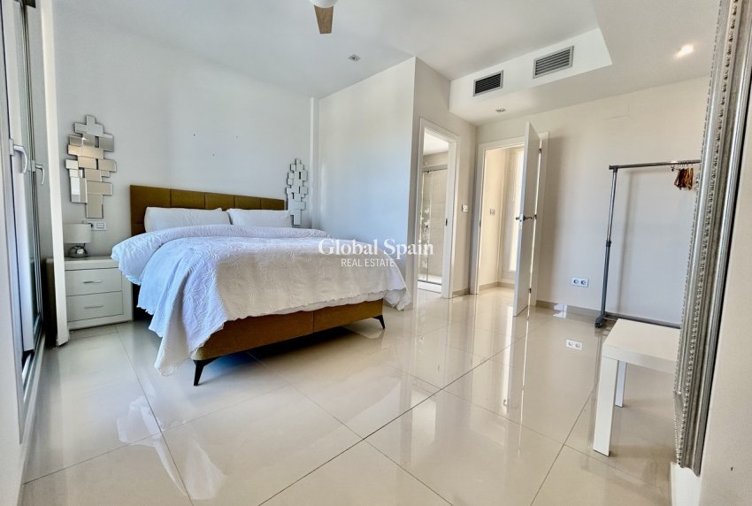 Resale - VILLA -
VILLAMARTÍN - Costa Blanca