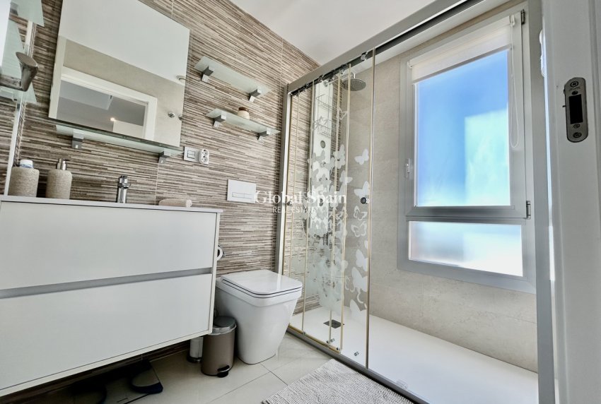 Resale - VILLA -
VILLAMARTÍN - Costa Blanca