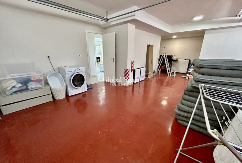 Resale - VILLA -
VILLAMARTÍN - Costa Blanca