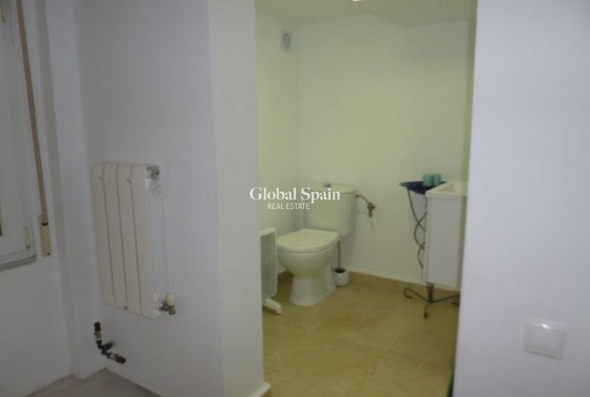 Resale - VILLA -
VILLAMARTÍN - Costa Blanca