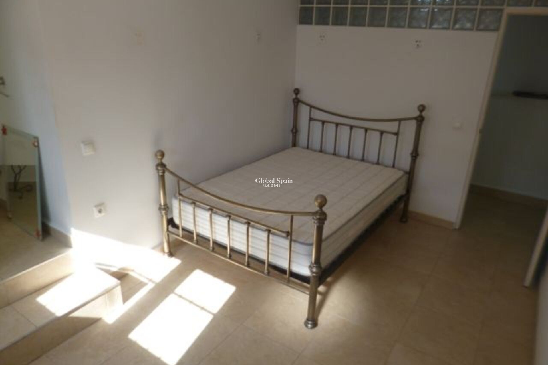 Resale - VILLA -
VILLAMARTÍN - Costa Blanca