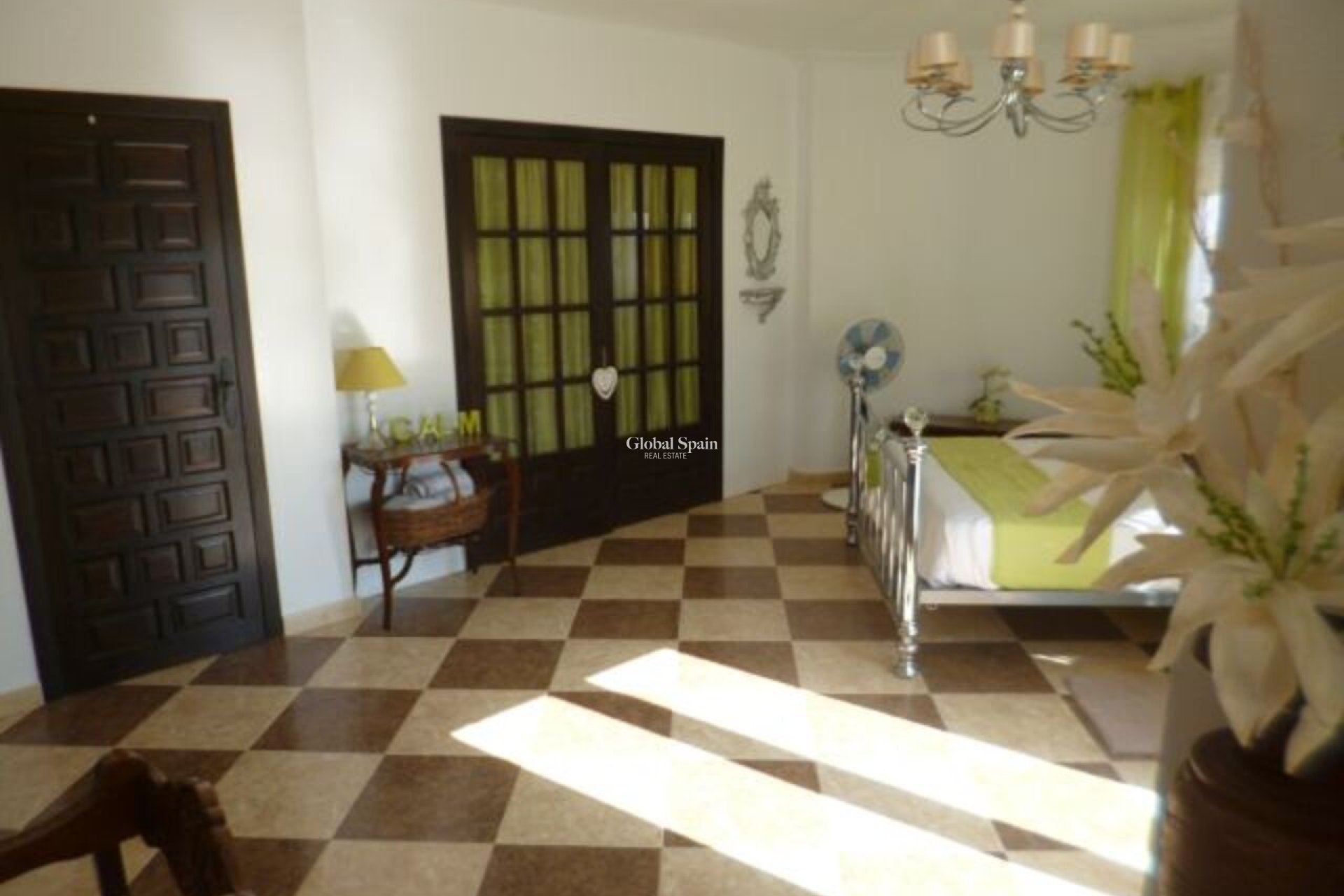 Resale - VILLA -
VILLAMARTÍN - Costa Blanca