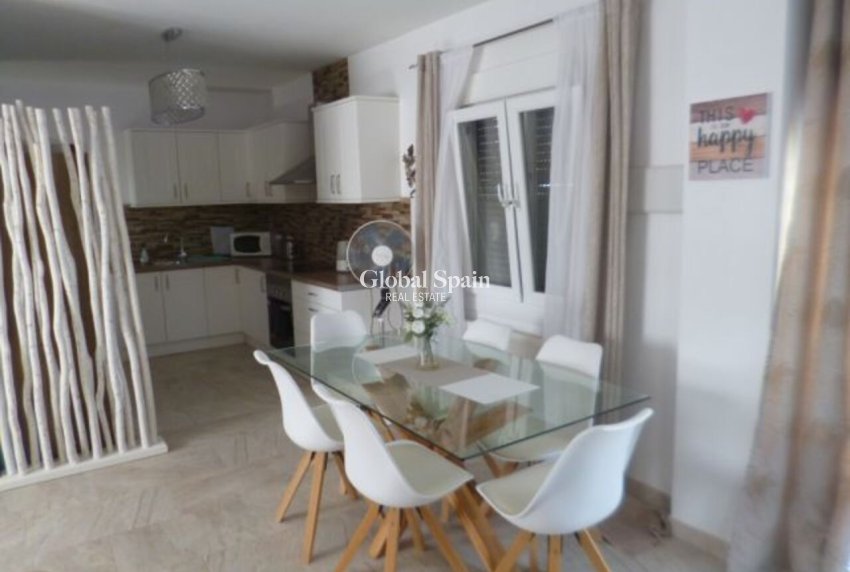 Resale - VILLA -
VILLAMARTÍN - Costa Blanca