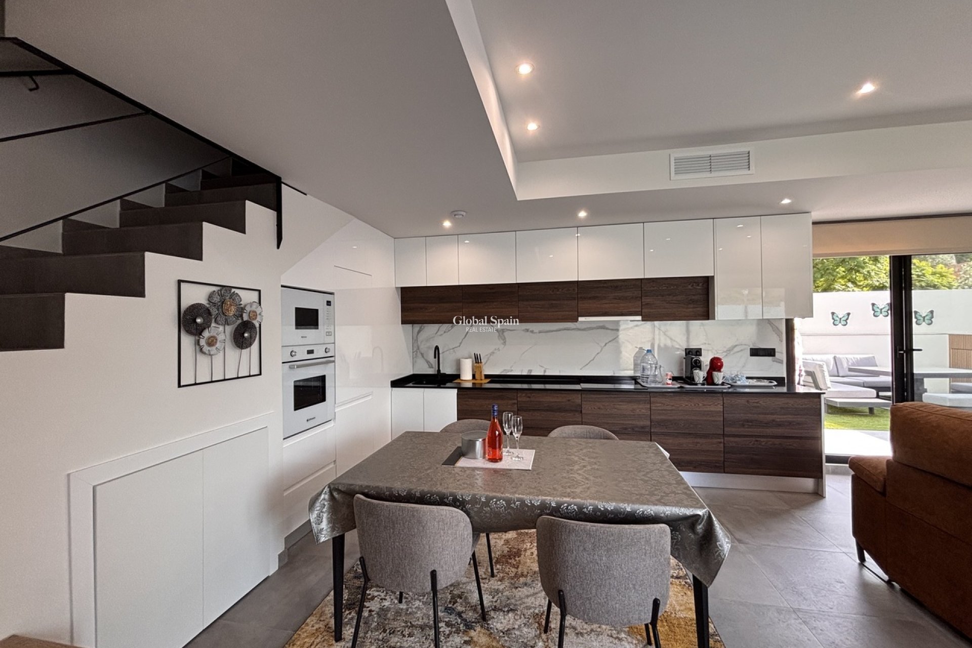 Resale - VILLA -
VILLAMARTÍN - Costa Blanca