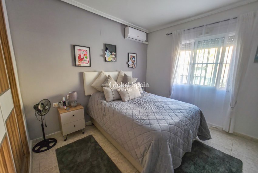 Resale - VILLA -
VILLAMARTÍN - Costa Blanca
