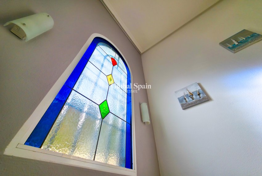 Resale - VILLA -
VILLAMARTÍN - Costa Blanca