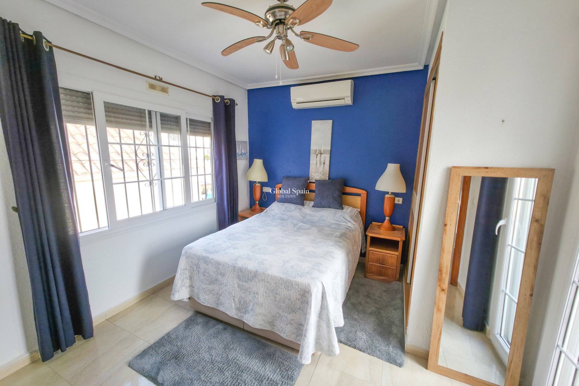 Resale - VILLA -
VILLAMARTÍN - Costa Blanca