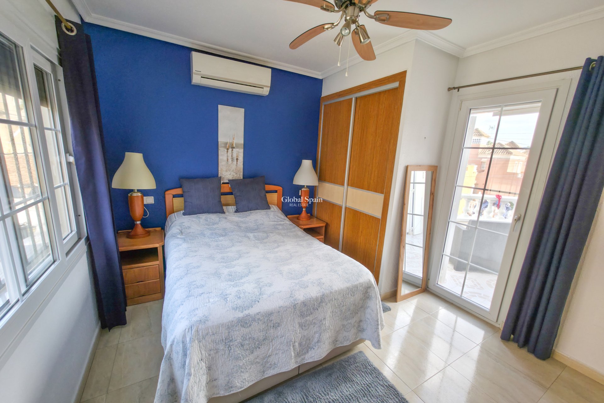 Resale - VILLA -
VILLAMARTÍN - Costa Blanca