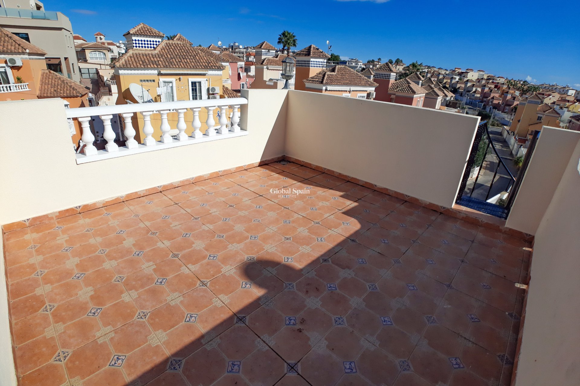 Resale - VILLA -
VILLAMARTÍN - Costa Blanca
