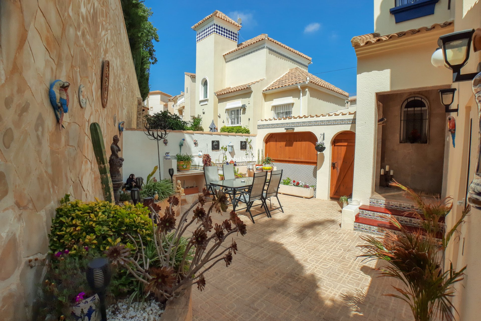 Resale - VILLA -
VILLAMARTÍN - Costa Blanca