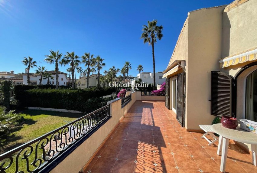Resale - VILLA -
VILLAMARTÍN - Costa Blanca