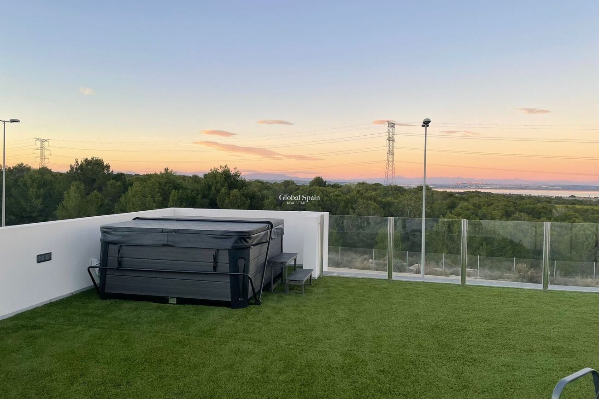 Resale - VILLA -
VILLAMARTÍN - Costa Blanca