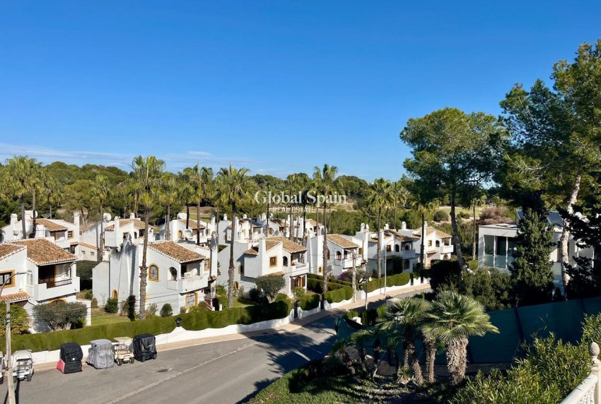 Resale - VILLA -
VILLAMARTÍN - Costa Blanca