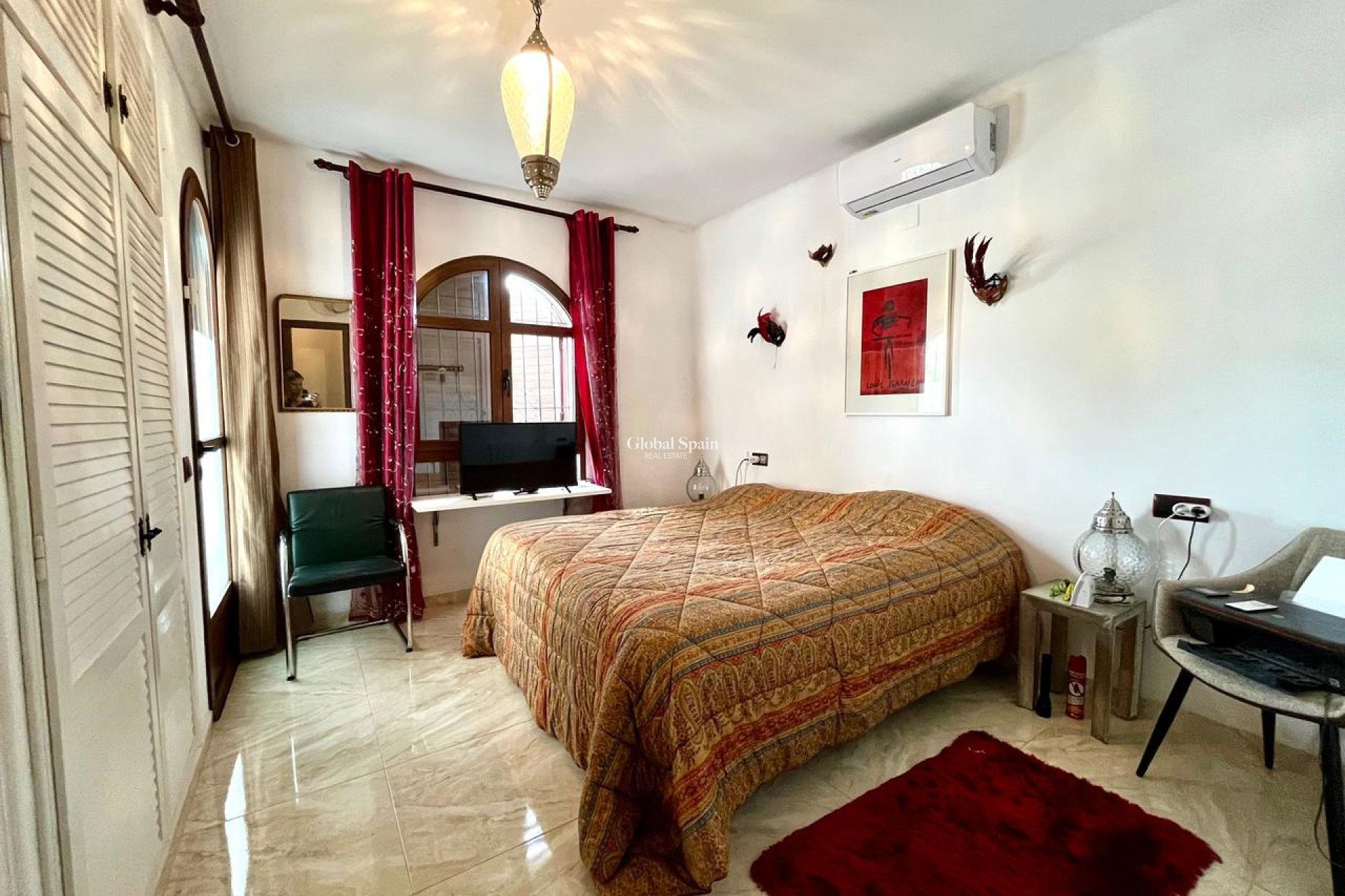 Resale - VILLA -
VILLAMARTÍN - Costa Blanca