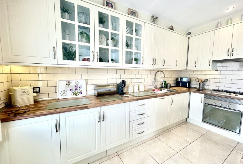 Resale - VILLA -
VILLAMARTÍN - Costa Blanca