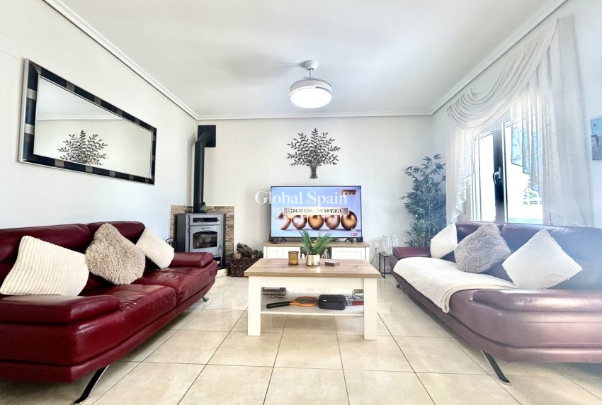 Resale - VILLA -
VILLAMARTÍN - Costa Blanca