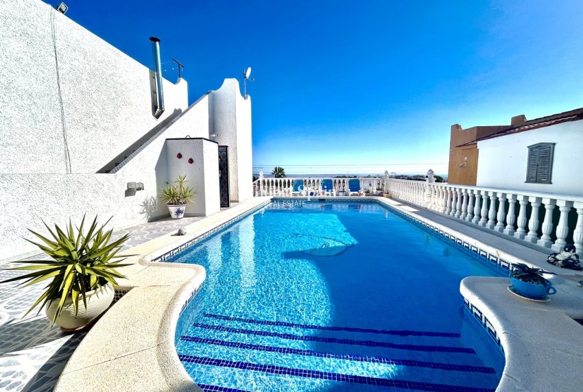 Resale - VILLA -
VILLAMARTÍN - Costa Blanca