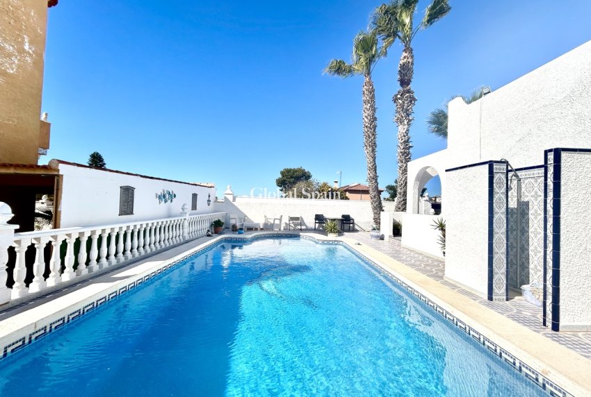 Resale - VILLA -
VILLAMARTÍN - Costa Blanca