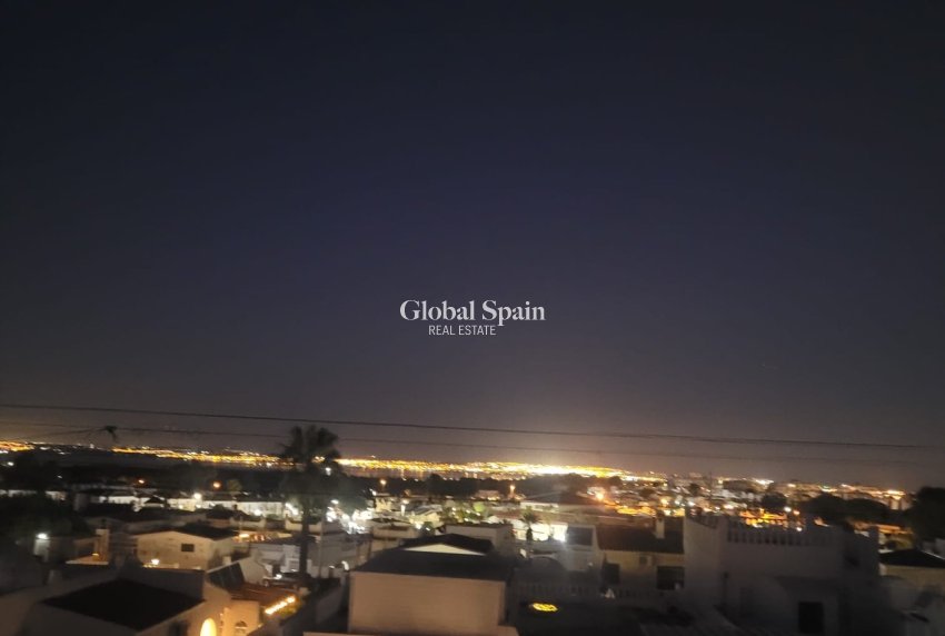 Resale - VILLA -
VILLAMARTÍN - Costa Blanca