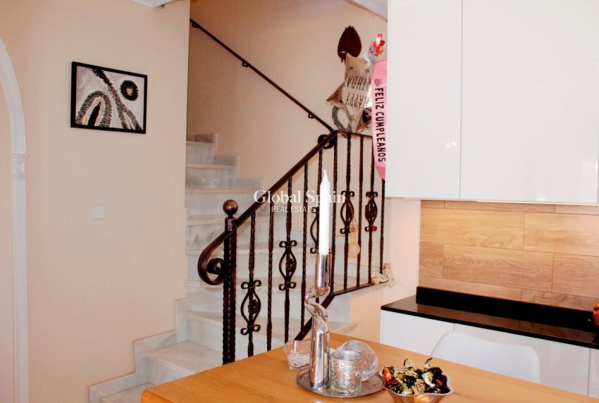 Resale - VILLA -
VILLAMARTÍN - Costa Blanca