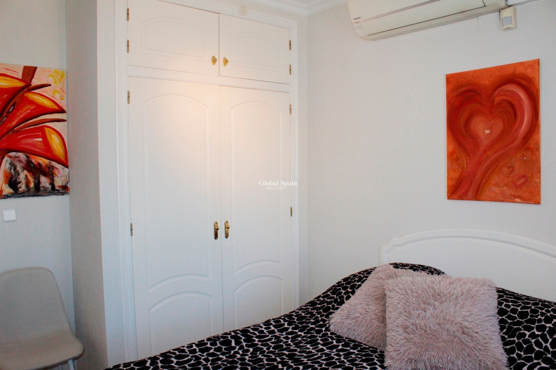 Resale - VILLA -
VILLAMARTÍN - Costa Blanca