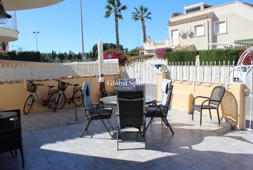 Resale - VILLA -
VILLAMARTÍN - Costa Blanca
