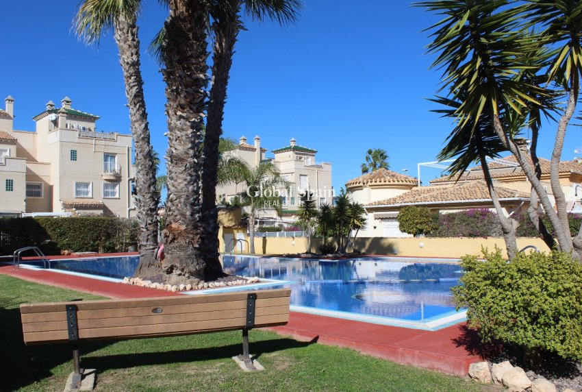 Resale - VILLA -
VILLAMARTÍN - Costa Blanca